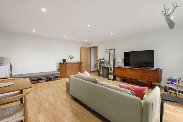 Flat 111, Ink Court, London photo 4
