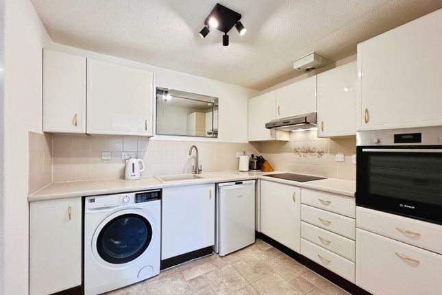 1, Pegasus Court (Broadway), Broadway photo 3
