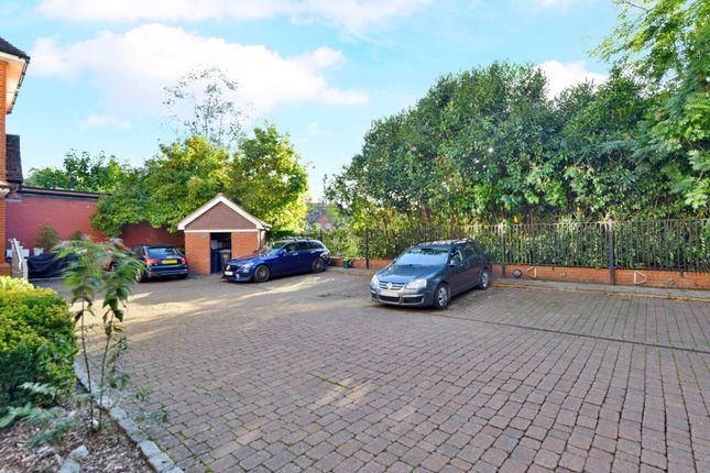 The Penthouse, 9, Chester House, Godalming photo 4