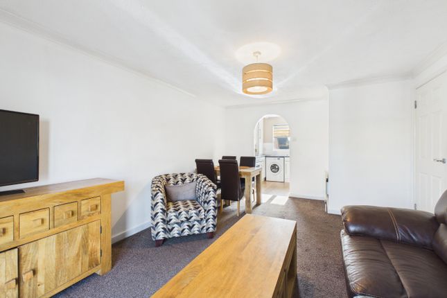 35, Kingston Street, Hull photo 3