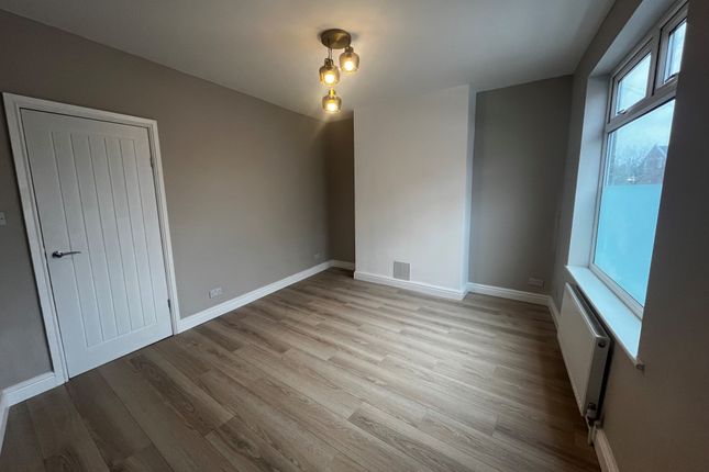 5, Chesterfield photo 2
