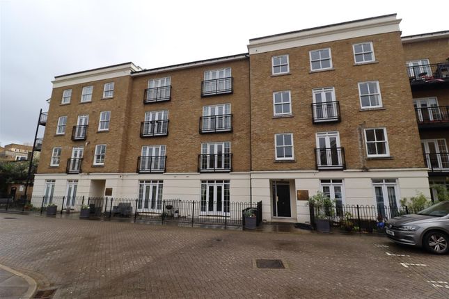 Thumbnail Flat to rent in Spurgeon Street, London