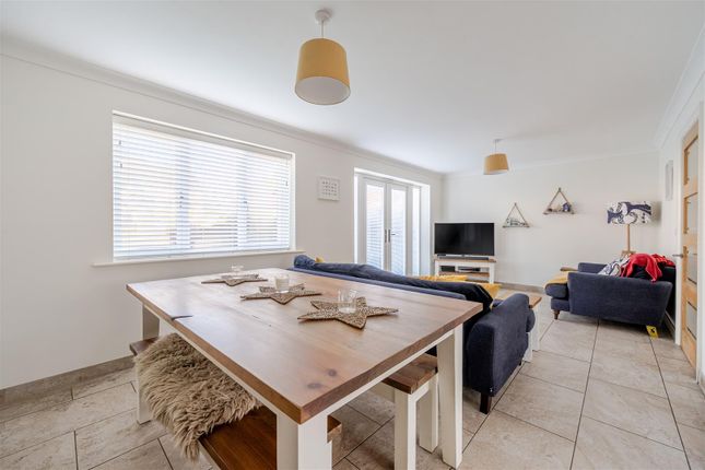61a, Church Road East, Crowthorne photo 3