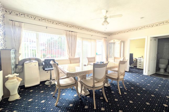 52, Woodlands Avenue, Chadwell Heath photo 4