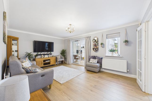 5, Whitby Close, Farnborough photo 2