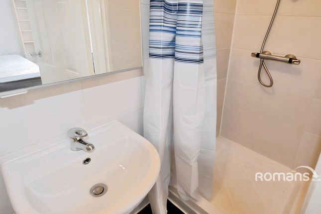 Room 5, 8, Hinton Road, Uxbridge photo 4