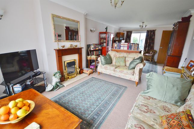 12, Pembroke Gardens, Holland-On-Sea photo 3