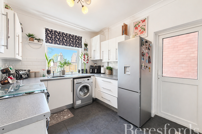8, Vicarage Road, Hornchurch photo 2