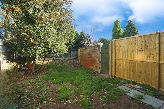 6, Deakin Avenue, Brownhills, Walsall photo 4
