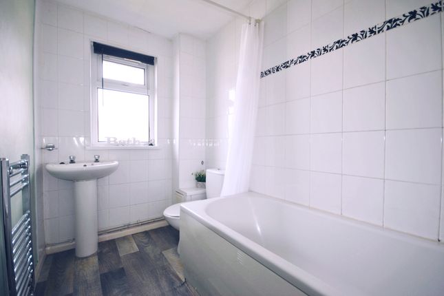 16, Eglwys Avenue, Pontypridd photo 3
