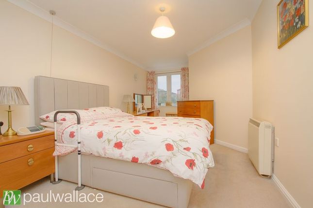 33, Benstede Court, Hoddesdon photo 4