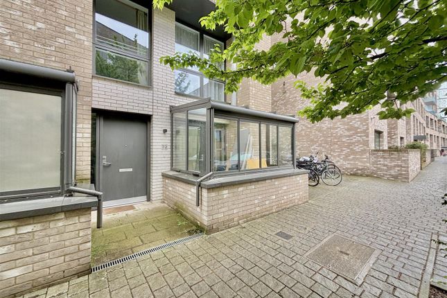 Studio flat on Flat 72, 6, Landmann Point, Peartree Way, London, £495,000