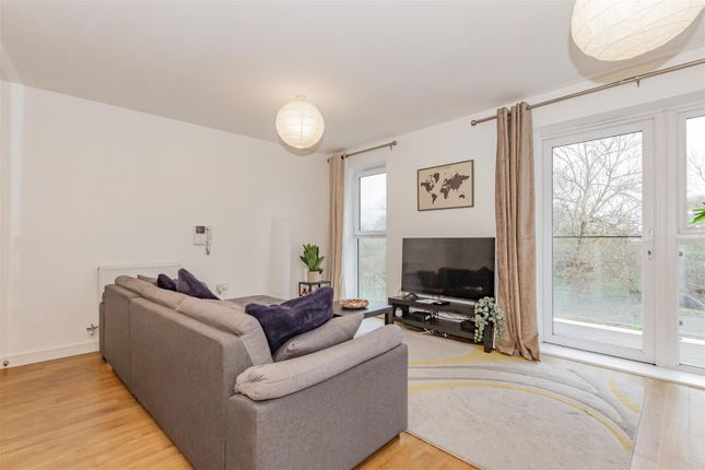 Alcock Crescent, Crayford photo 2