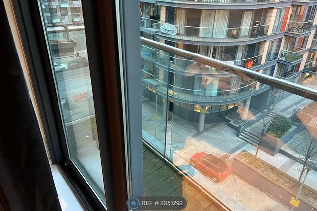 Flat to rent in Millharbour, London