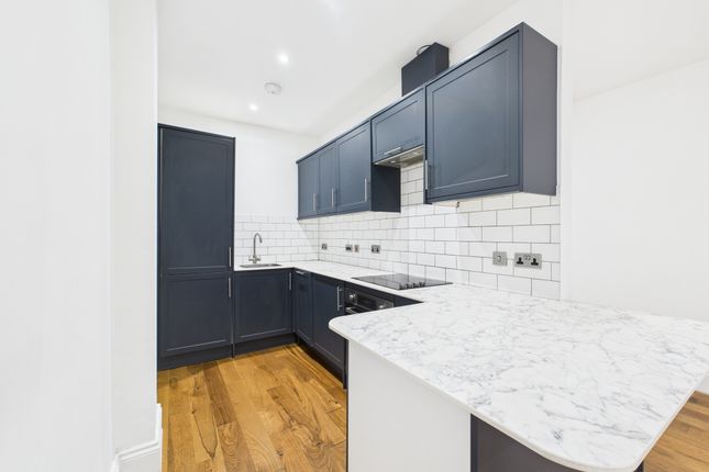 Cam04693G0-Pr0033-Still003