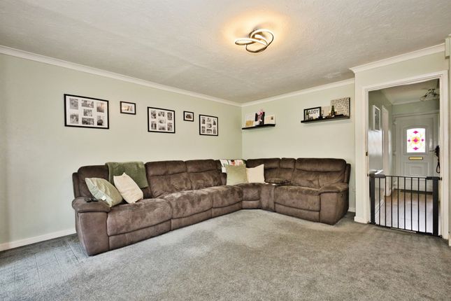 33, Orchard Rise, Crewkerne photo 4