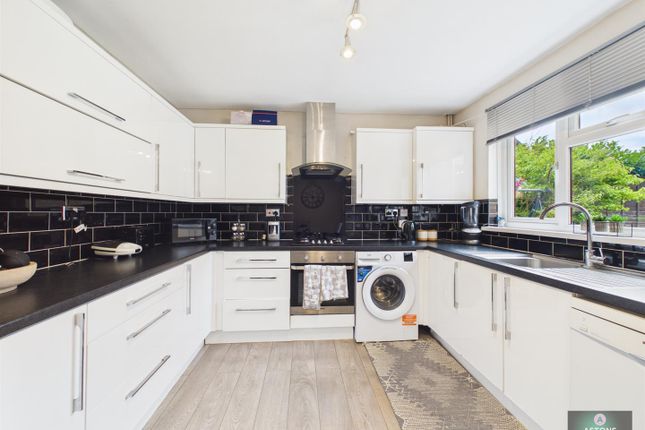 4, Capsey Road, Ifield West photo 5