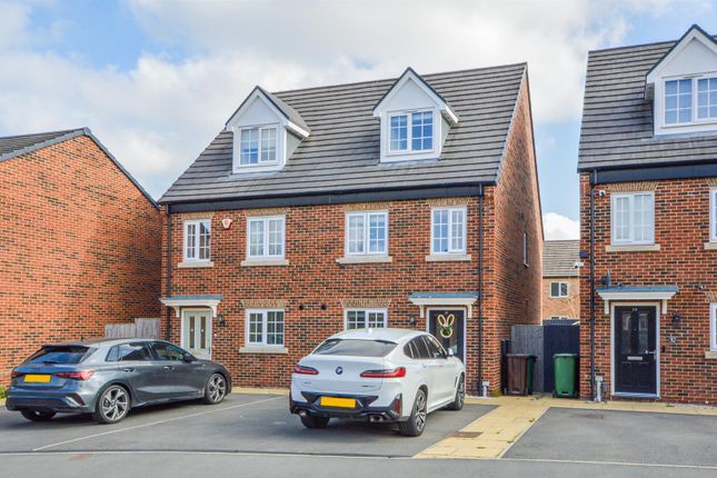 3-bed house on 12, Buckthorne Court, Normanton, £250,000