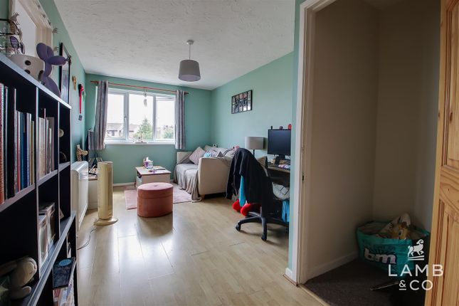 19, Caterham Close, Clacton-on-Sea photo 2