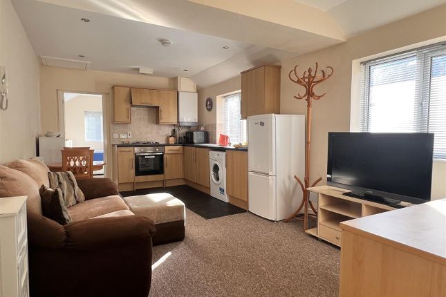 Flat C, 149, County Road, Swindon photo 2
