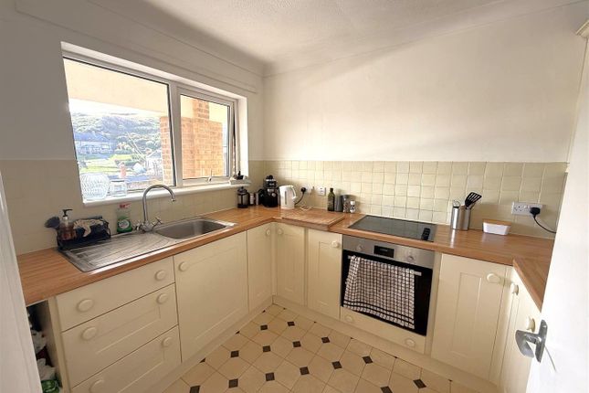 Flat 21, Chesil House, Station Road, Bridport photo 3