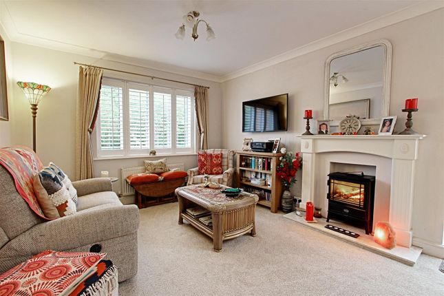 4, Berkeley Close, Castlemead Village photo 4