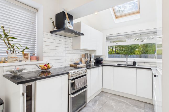 Cam03162G0-Pr0357-Still018