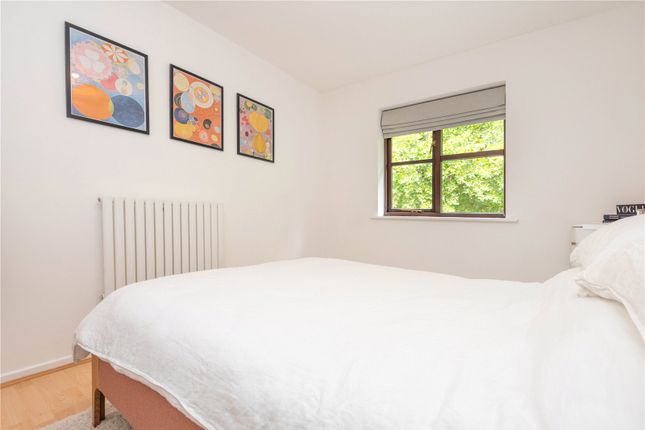 Flat for sale in Chamberlain Place, Walthamstow, London