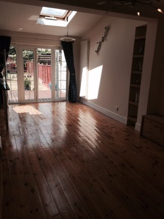 53, Roxy Avenue, Romford photo 4