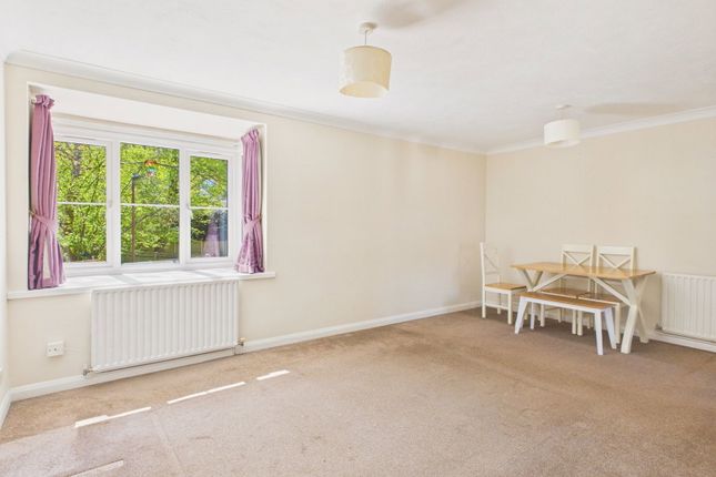 2, Fishers Court, Horsham photo 3