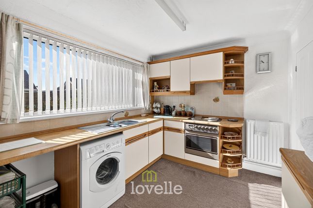 17 Rutland Drive, Grimsby photo 3