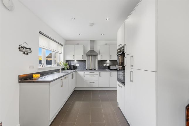 4, Mossend Place, West Calder photo 4