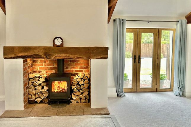 3 Laurel Cottage, Eastwood Park, Falfield photo 3