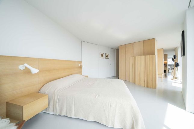 Flat 381, Cromwell Tower, London photo 4