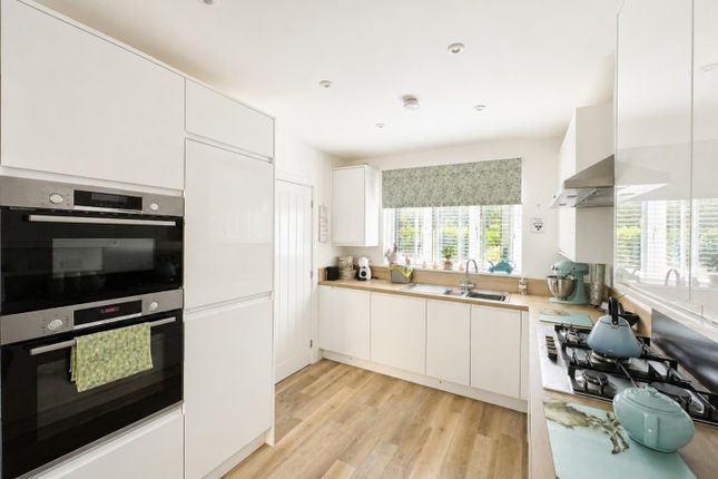 81, Lister Road, Dursley photo 2