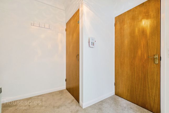 Flat 10, Sawyers Court, Brentwood photo 4