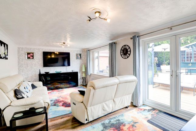 10, Hawkins Close, Hinckley photo 4