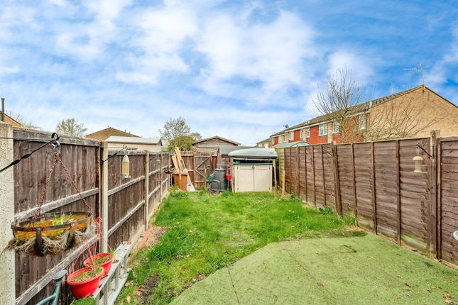 Terraced house for sale in Darenth Way, Horley