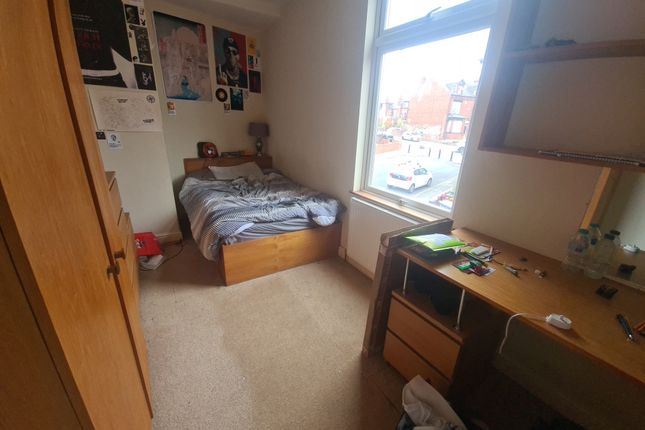 Bright And Tidy Single Bedroom Featuring A Large W...