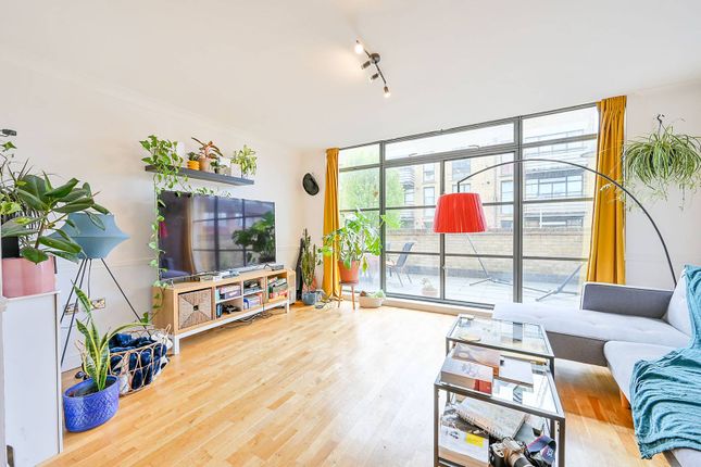 Flat to rent in Town Meadow, Brentford