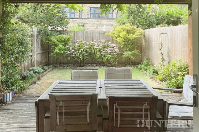 9, Daffodil Close, Mitcham Junction photo 4