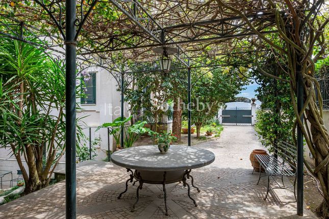 Villa for sale in Via Scipione Capece, Napoli, Campania