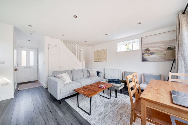 Flat The Coach House, 176, Kingston Lane, Teddington photo 2