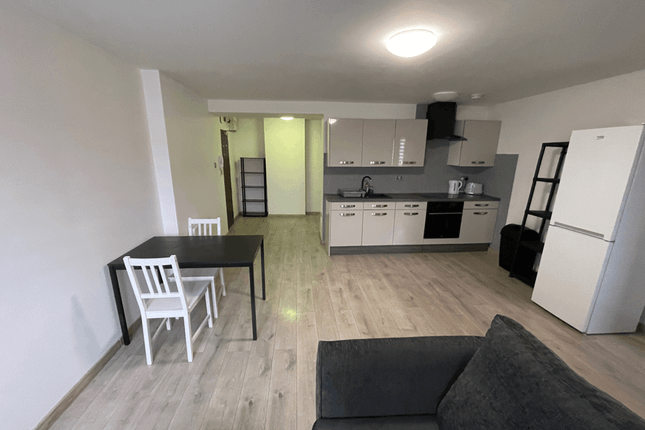 Flat to rent in Ferrybridge Road, Castleford