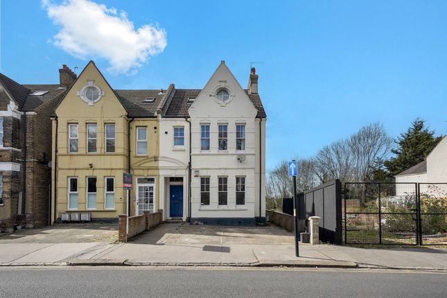 2-bed flat on Flat 2, 34 Moreton Road, South Croydon, £265,000