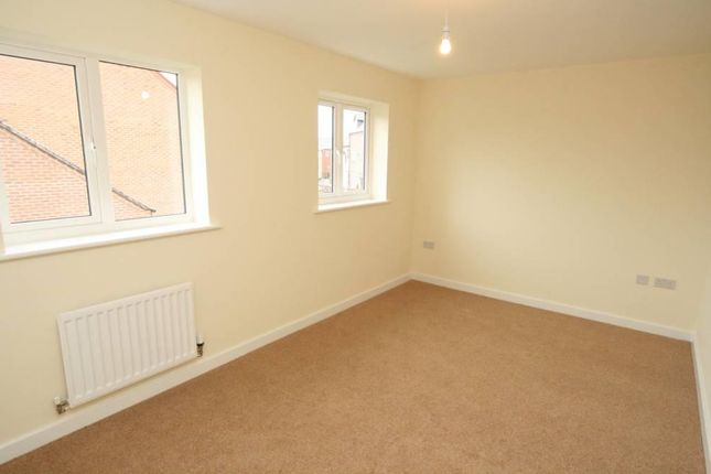 90, Greyhound Croft, Hinckley photo 4