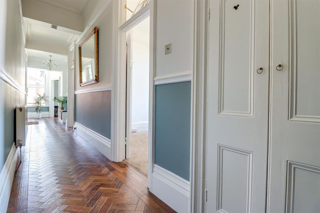 Flat 4a, 46 Chalkwell Avenue, Westcliff-on-Sea photo 3