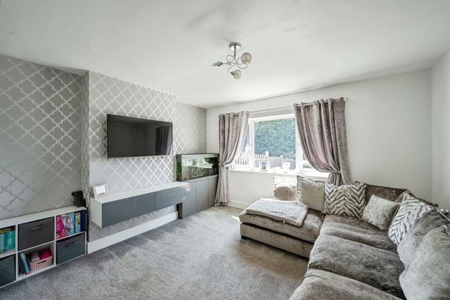 8, Almond Close, Rotherham photo 4