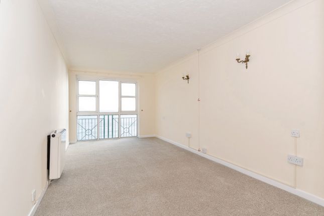 Flat 41, Bay Court,, Cliff Road, Cornwall photo 2