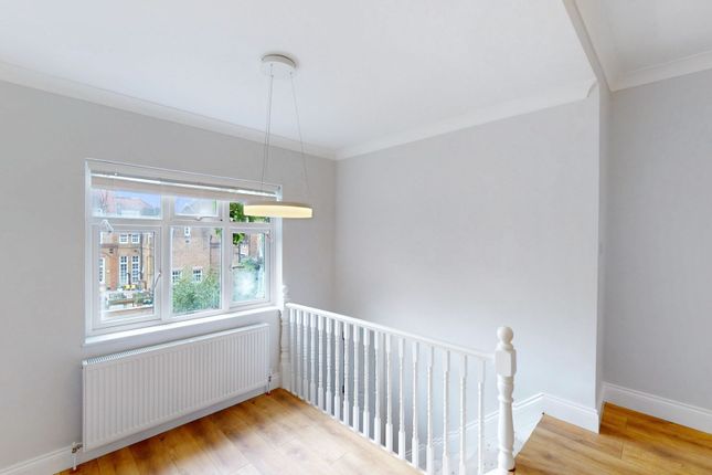 Flat 4, 23 Colville Road, London photo 4